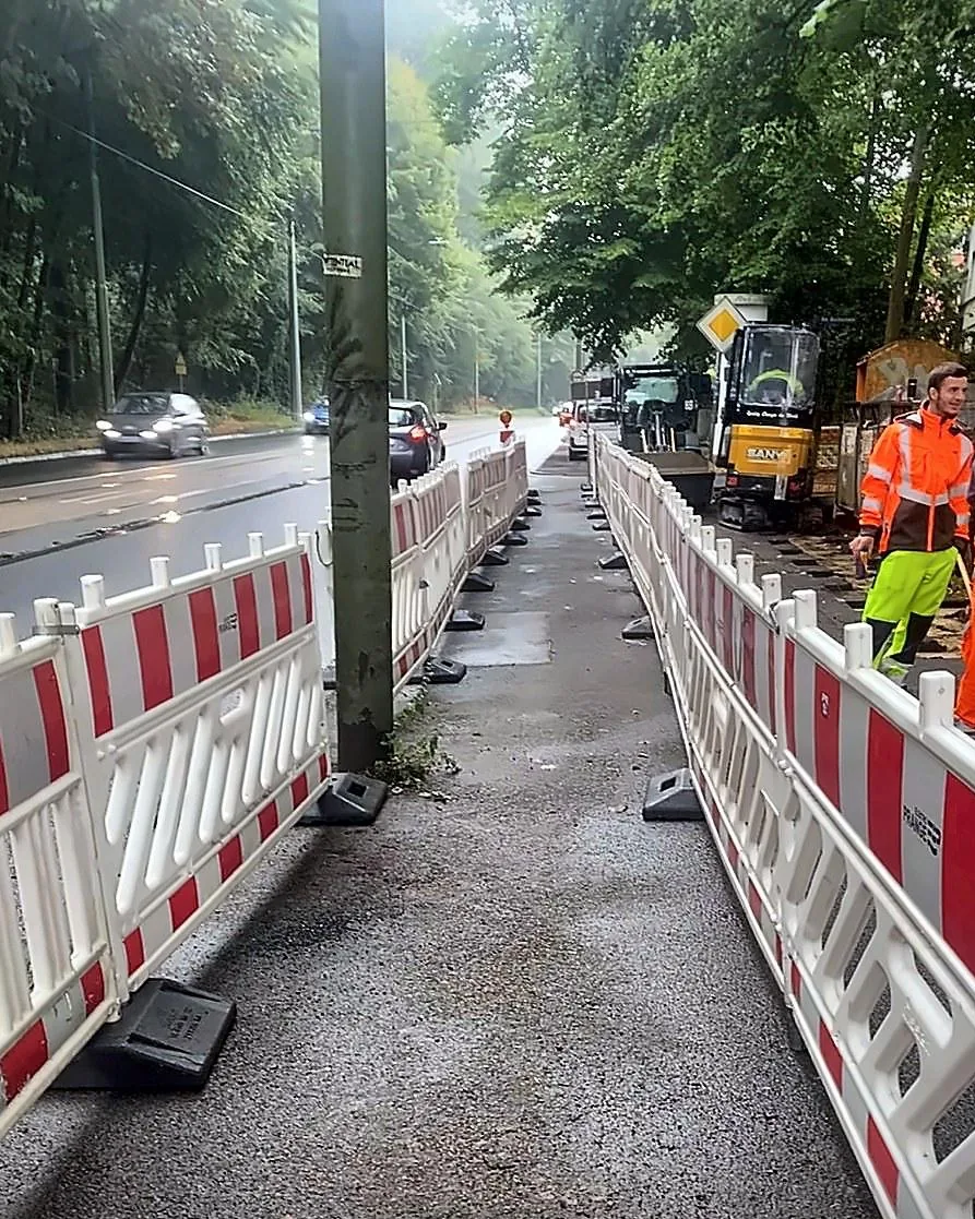 Gesicherte Gehwegtrasse – Glasfaserausbau in Bochum
