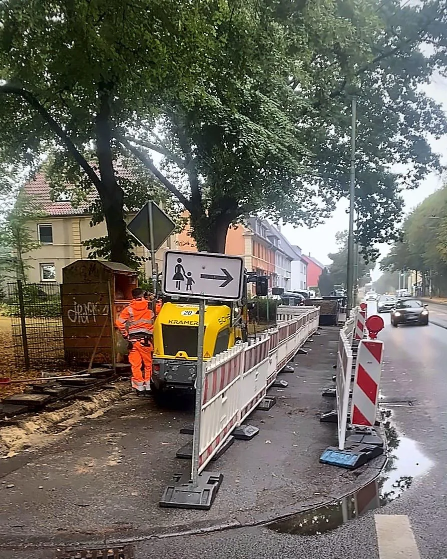 Leitungstiefbau im Gehweg – Verkehrssicherung in Bochum