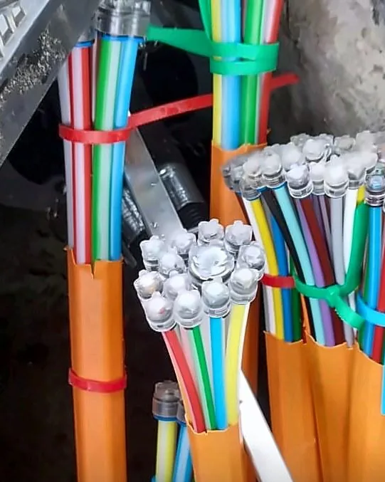 Mikrorohrverbände im Kabelschacht – Glasfaserausbau FTTH in Bochum